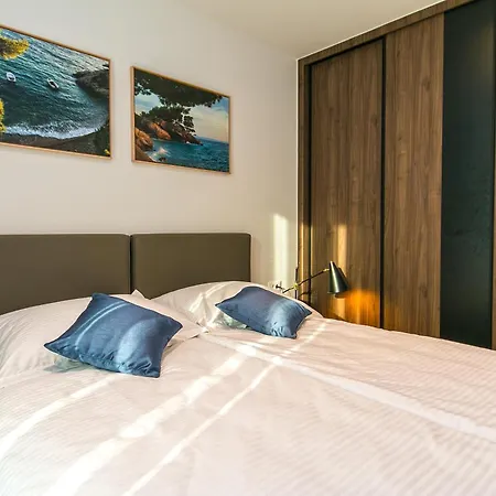 Deluxe Two-bedroom Near Center * Makarska